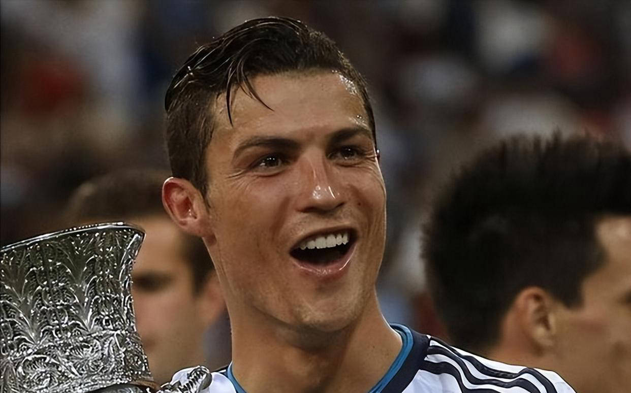 关于大比分获胜引发热议！，C罗在DWG比赛中出色发挥引发球迷热议的信息