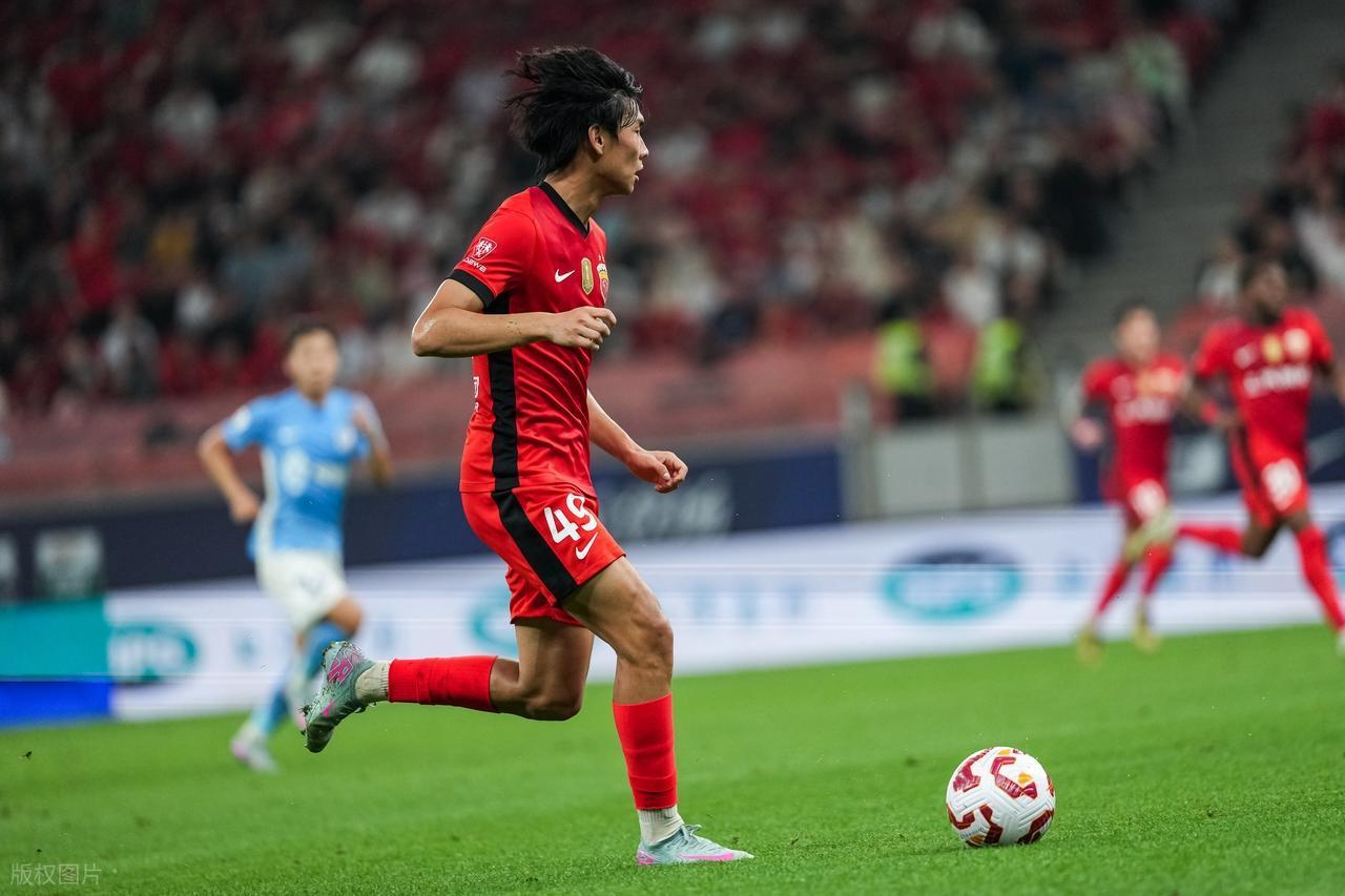 关于上海海港赛后外线爆发，志在社区盾名次提升，话题不断，数据趋势出现新变化的信息